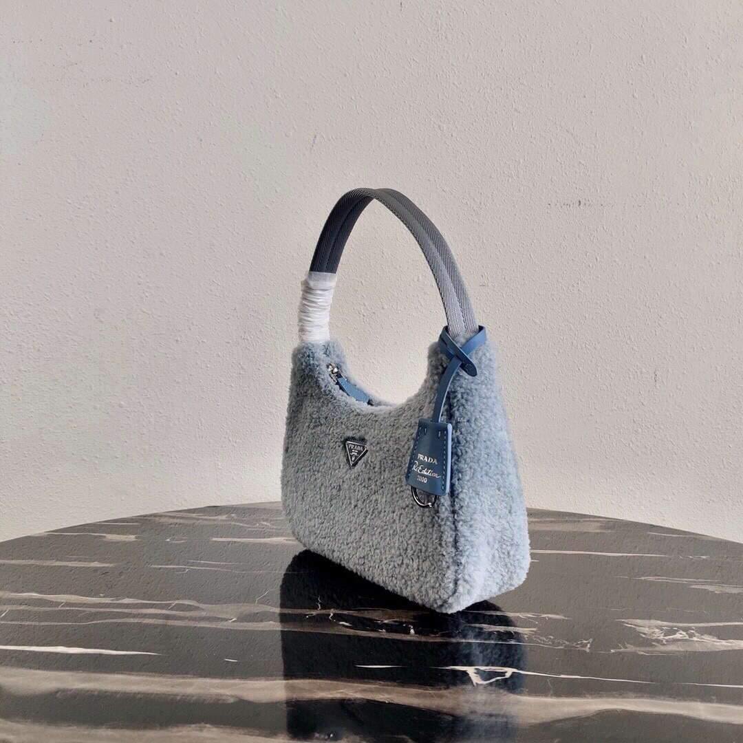 65324da977341.jpg Replica Prada 1NE515 Re Edition 2000 Shearling Mini Bag Blue39087 - Image 1