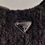 Replica Prada 1NE515 Re Edition 2000 Shearling Mini Bag Black39068 - Image 5