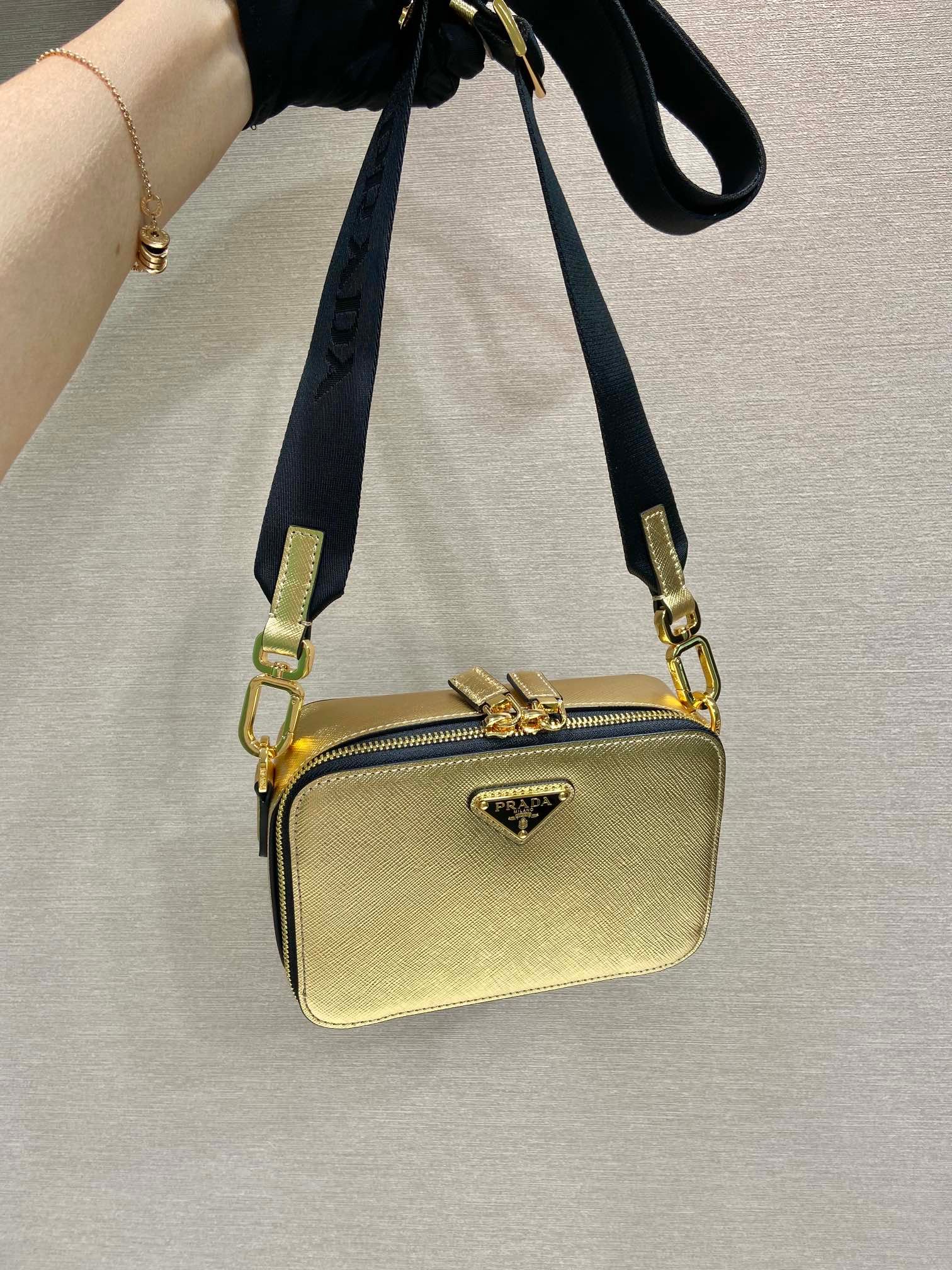 65325b2e27f37.jpg Replica Prada 2VH070 Saffiano Gold leather Prada Brique bag39841 - Image 1
