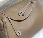 Replica Hermes H073428 Lindy Bag 26 30 H23195834803 - Image 12