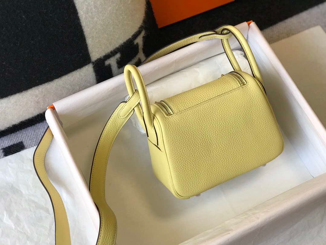 65327ba6e5303.jpg Replica Hermes H079086 Lindy Mini Bag 19cm H23192935568 - Image 1