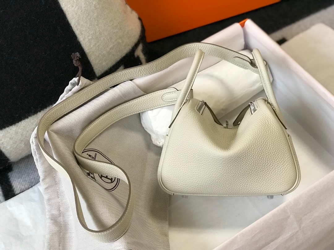 65327bb05f5fd.jpg Replica Hermes H079086 Lindy Mini Bag 19cm H23192835528 - Image 1
