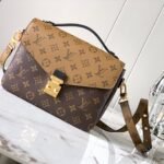 LV POCHETTE METIS chip diamond jump code messenger bag series Size details:25*19*7 cm29114