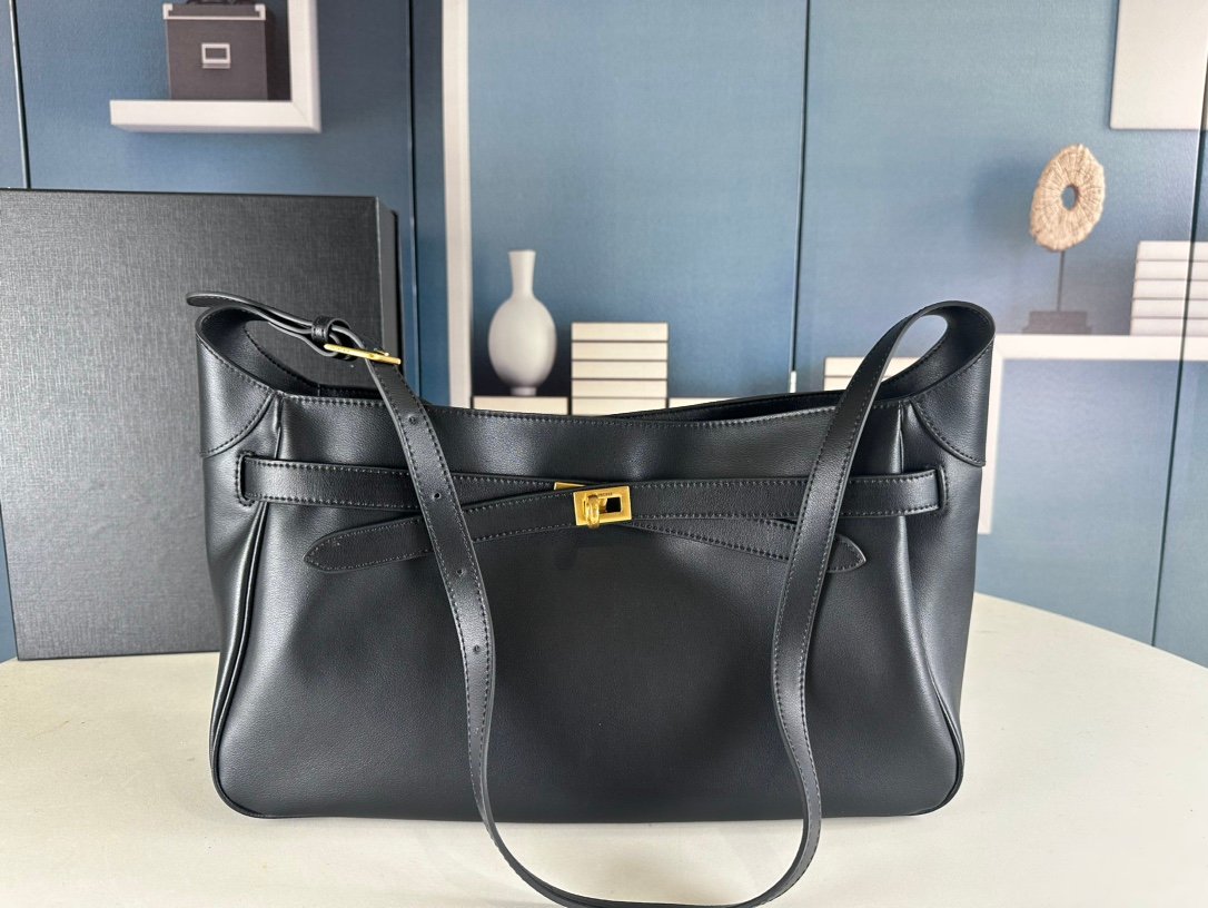 wsxc1742828863381_0.jpg Balenciaga41381 - Image 1