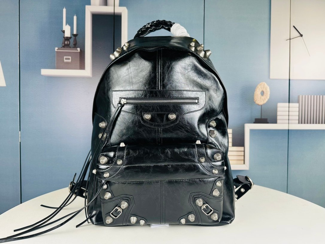 wsxc1742830095956_0.jpg Balenciaga41387 - Image 1