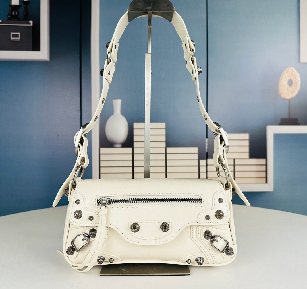 wsxc1742830698771_0.jpg Balenciaga41390 - Image 1