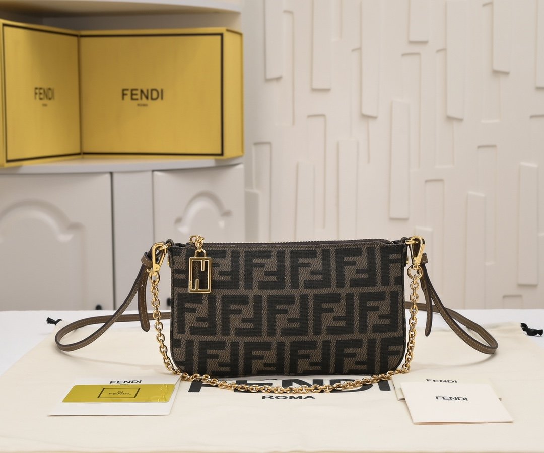 wsxc1742841377561_0.jpg FENDI40749 - Image 1
