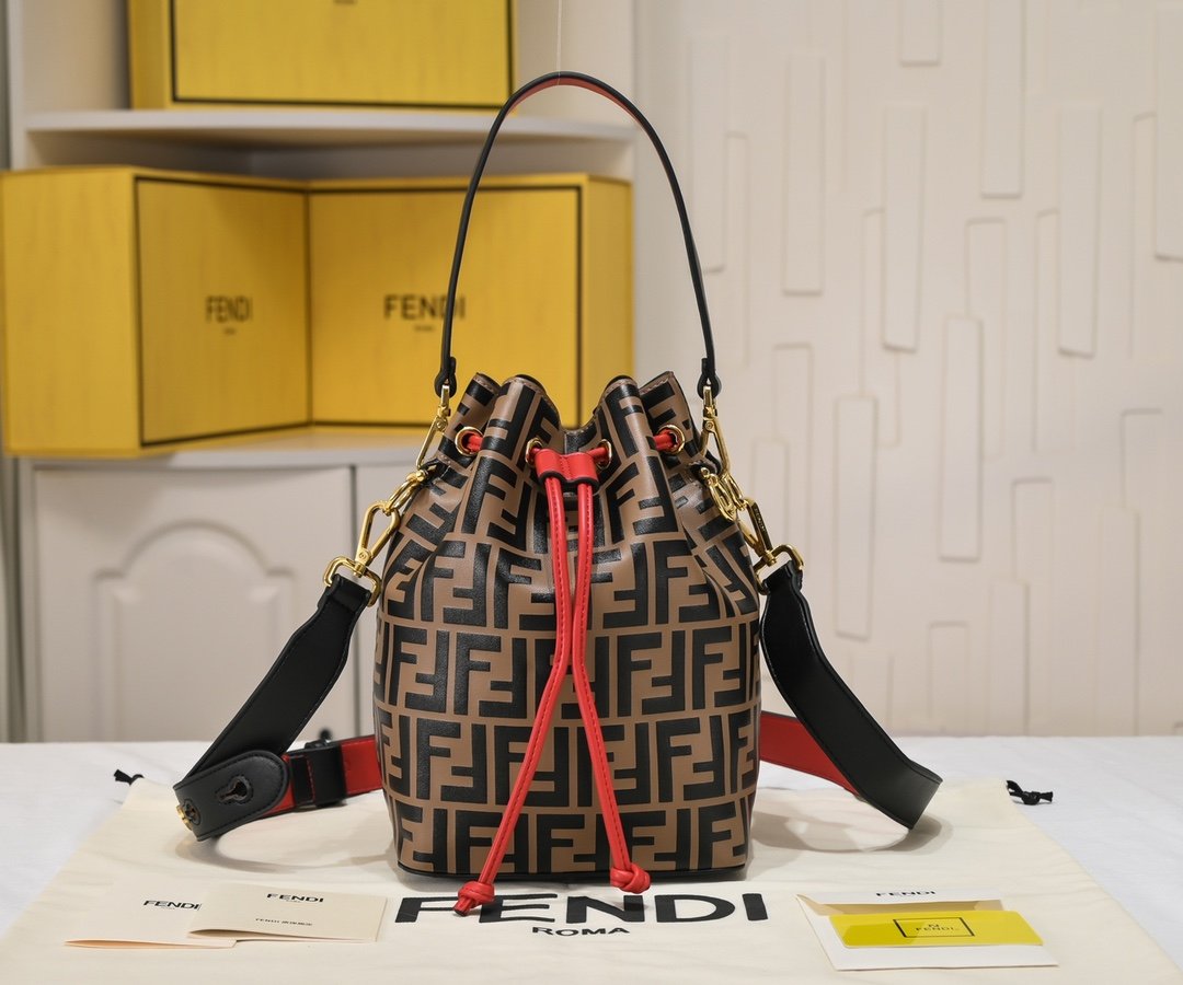 wsxc1742841990610_0.jpg FENDI40754 - Image 1