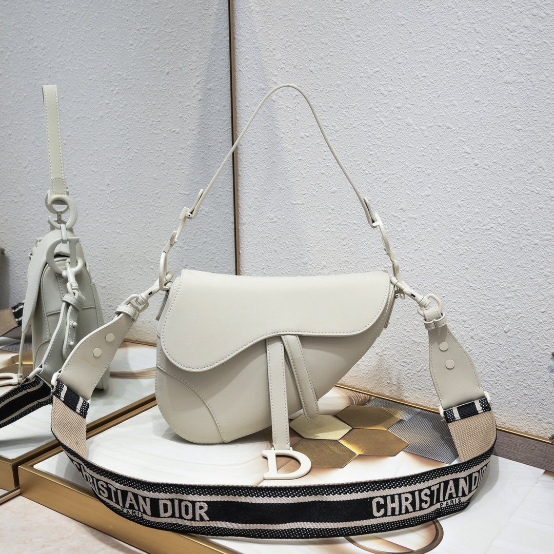 wsxc1742902893490_0.jpg DIOR36426 - Image 1