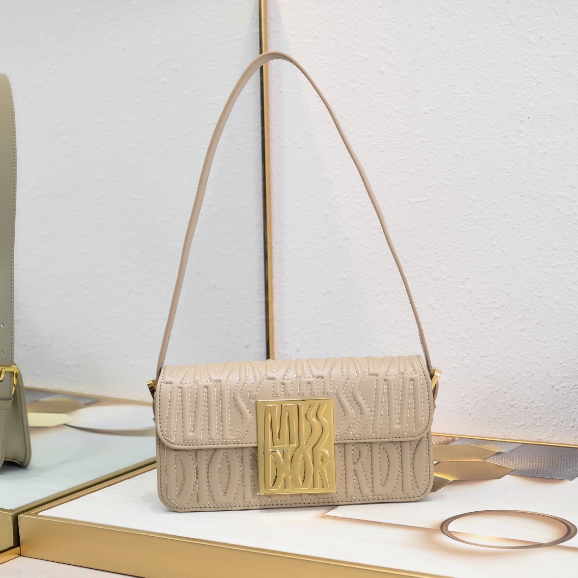 wsxc1742903471647_0.jpg DIOR36430 - Image 1