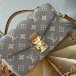 LOUIS VUITTON30379 - Image 6
