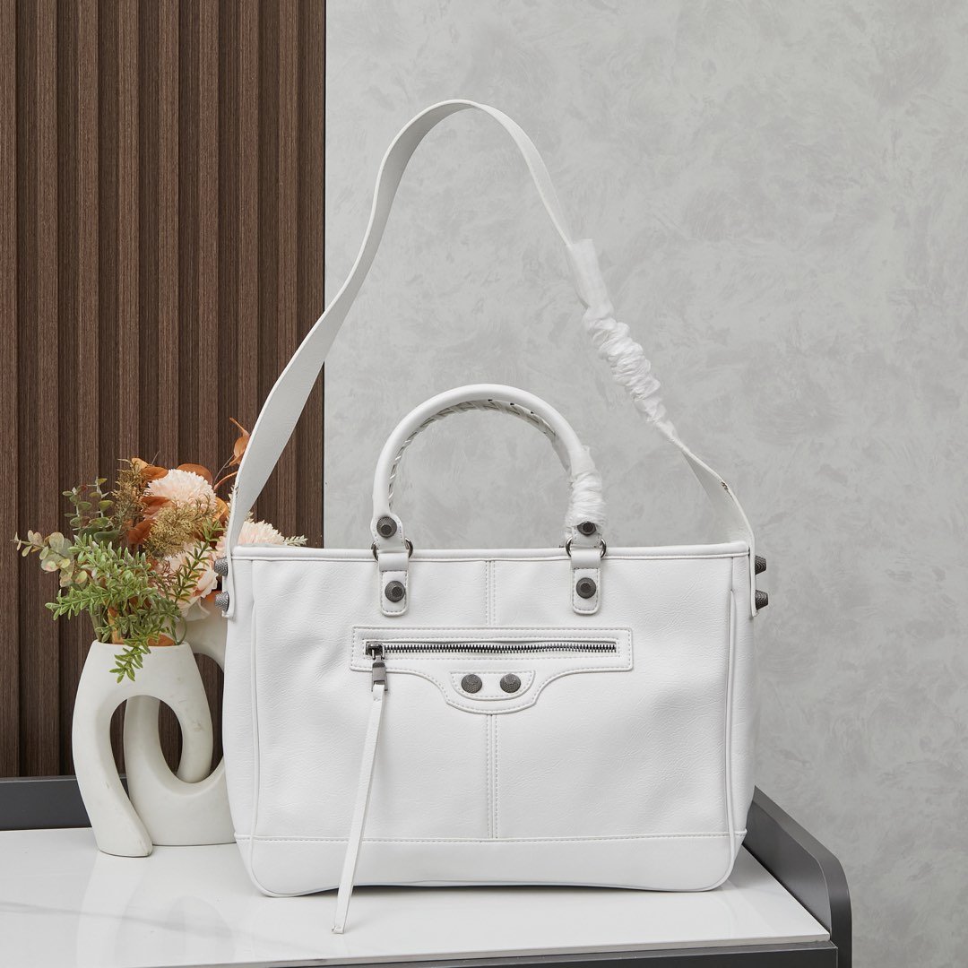 wsxc1743088967683_0.jpg Balenciaga41742 - Image 1